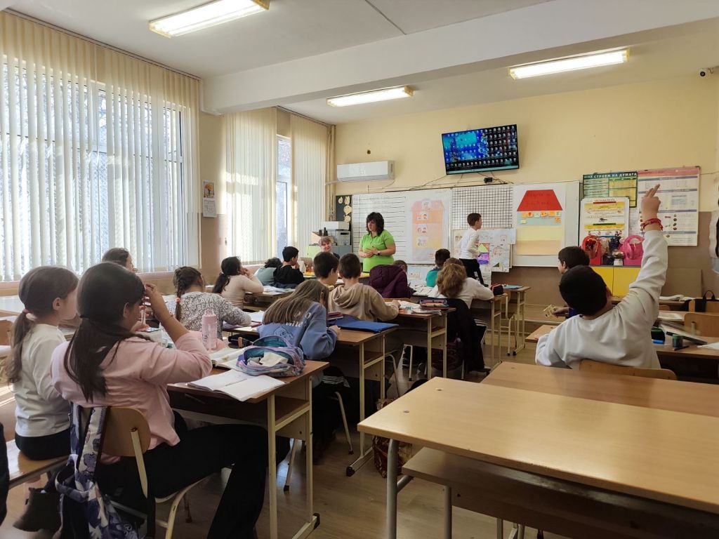 съвместно преподаване по БЕЛ между ресурсен учител Даниела Бегова от РЦПППО  Пазарджик и начален учител г-жа Ганка Проданова - РЦПППО - Пазарджик